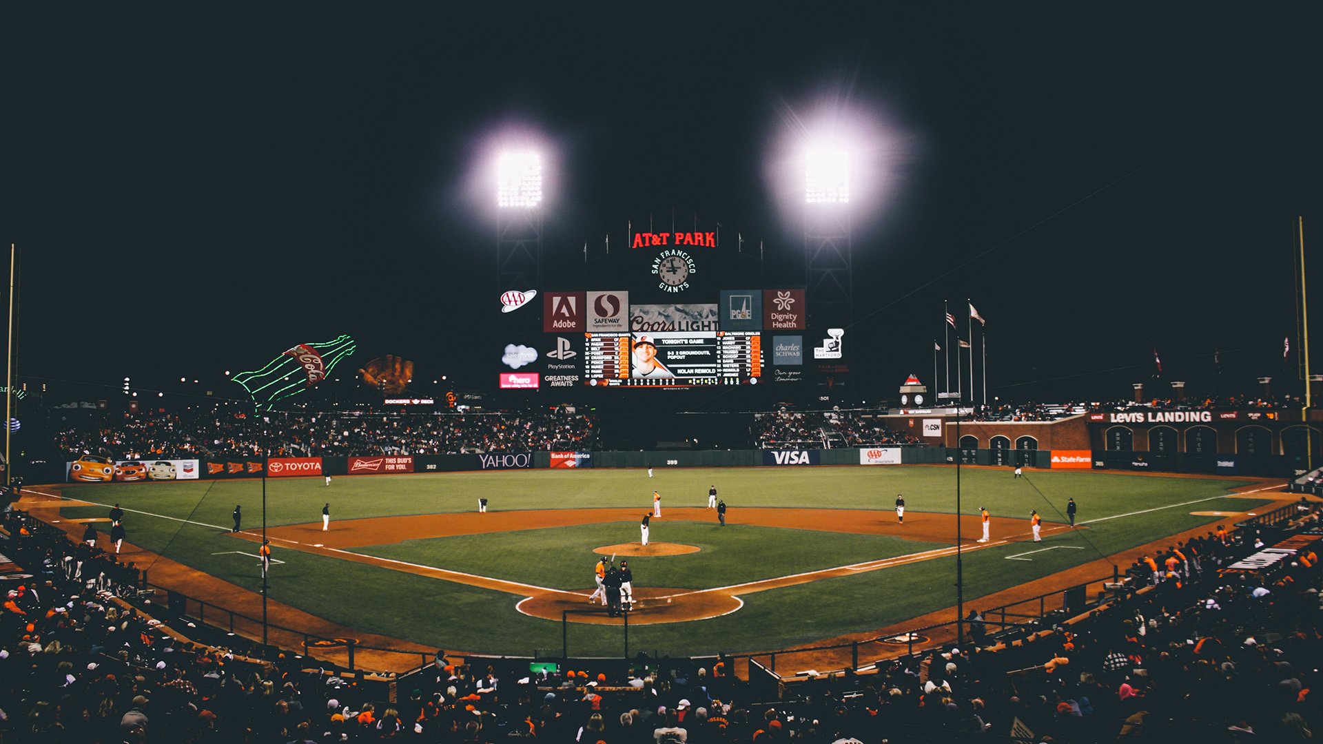 西甲国家德比之夜，哈登点燃赛场，当篮球巨星照亮足球圣殿