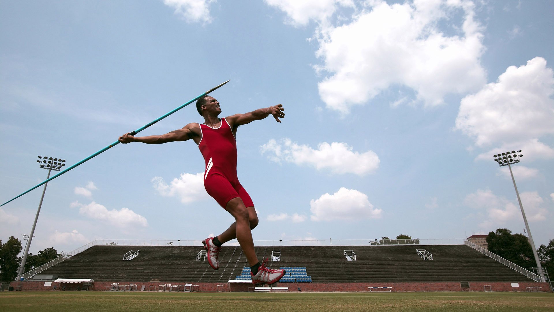 2026世界杯B组关键战，日本碾压波兰显亚洲锋芒，莱万独木难支难挽败局